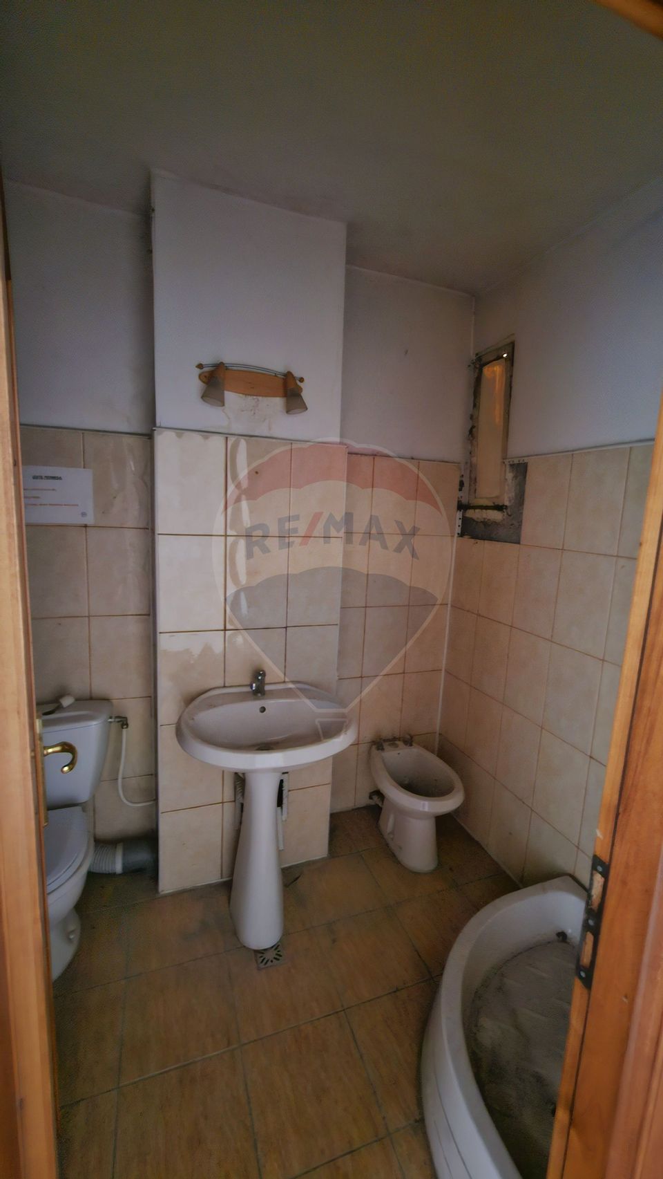 80sq.m Commercial Space for sale, Maratei area