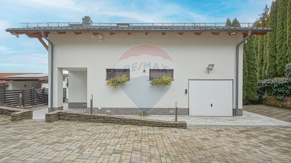 Vila moderna cu vedere spre padure Poiana Angelescu