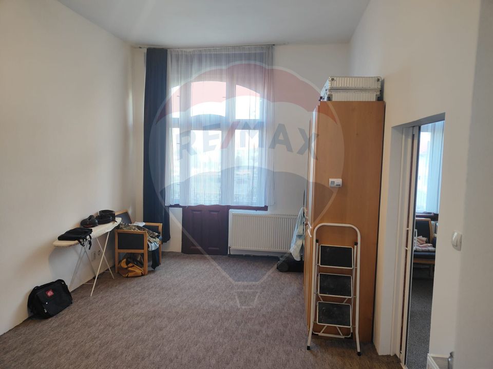 5 room Apartment for sale