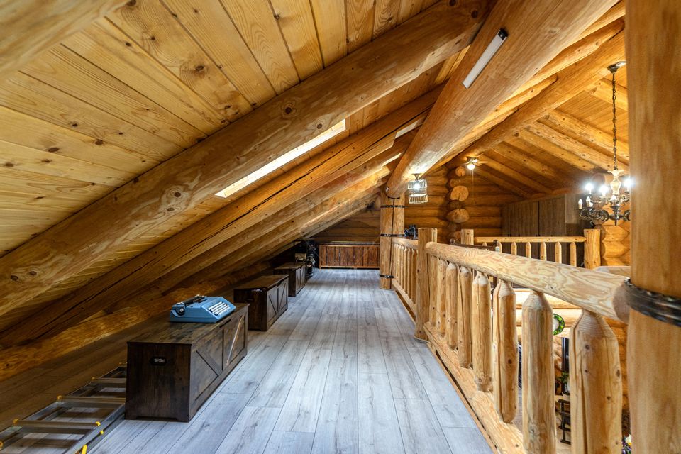 Doua case in stil canadian – confort modern intr-un cadru natural