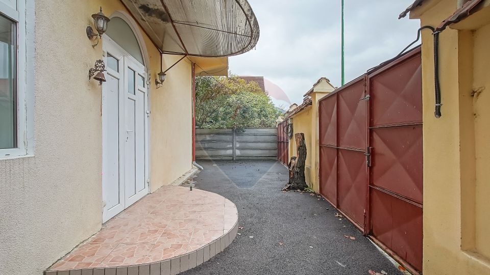 400sq.m Office Space for rent, Central area