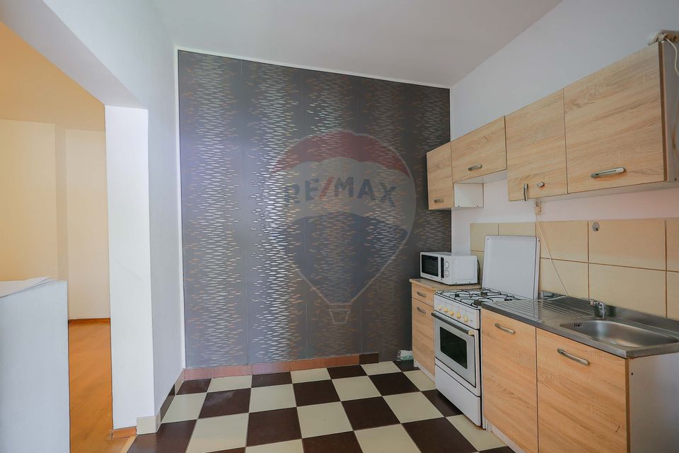 Apartament cu 2 camere de vânzare în zona Decebal, curte comună