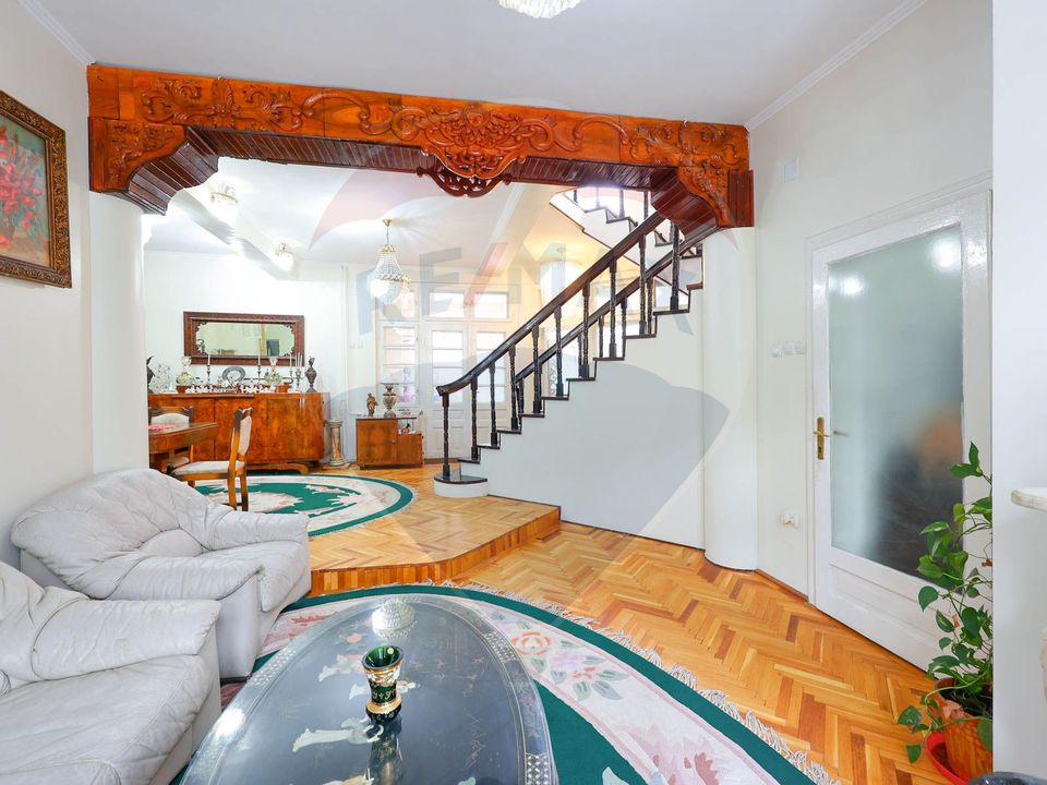 10 room House / Villa for sale, Central area