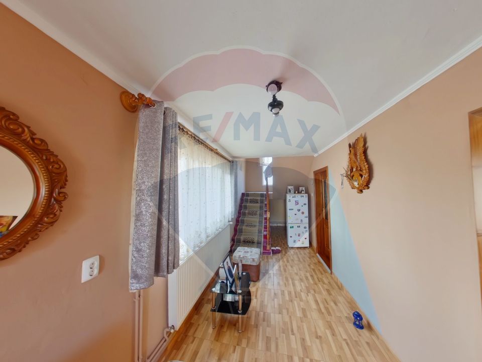 4 room House / Villa for sale, Est area