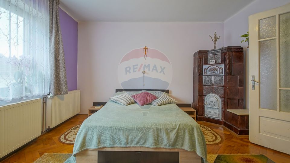 Casa individuala cu doua corpuri, teren 1000mp