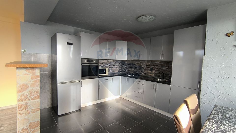 Apartament 3 camere de inchiriat în zona Dambul Rotund