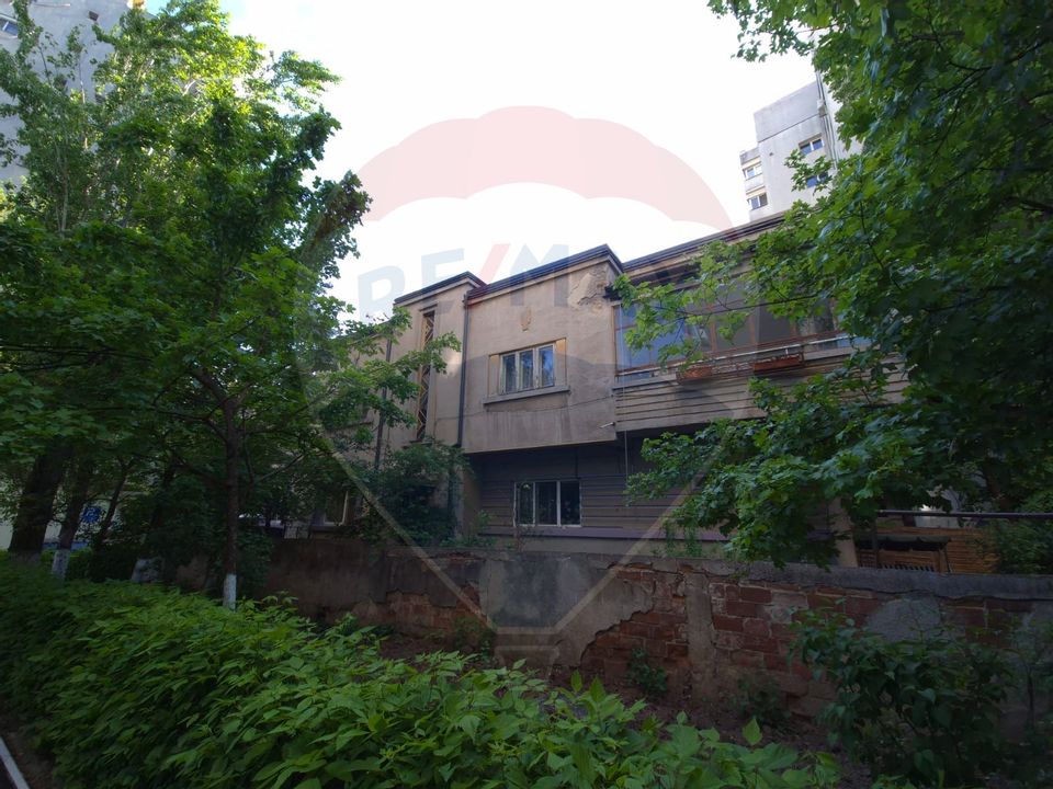 Casă / Vilă cu 11 camere de vânzare în zona Iancului