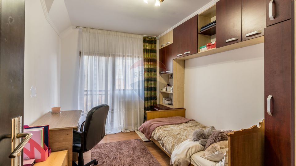 Casă cu 7 camere de vânzare în Dej
