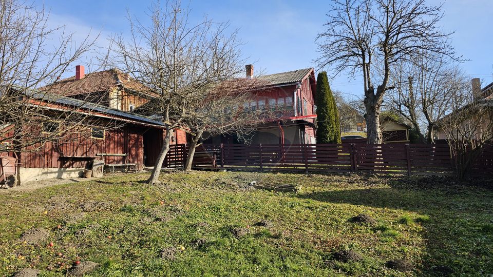 Casă / Vilă cu 3 camere de vânzare-Cacica-Suceava
