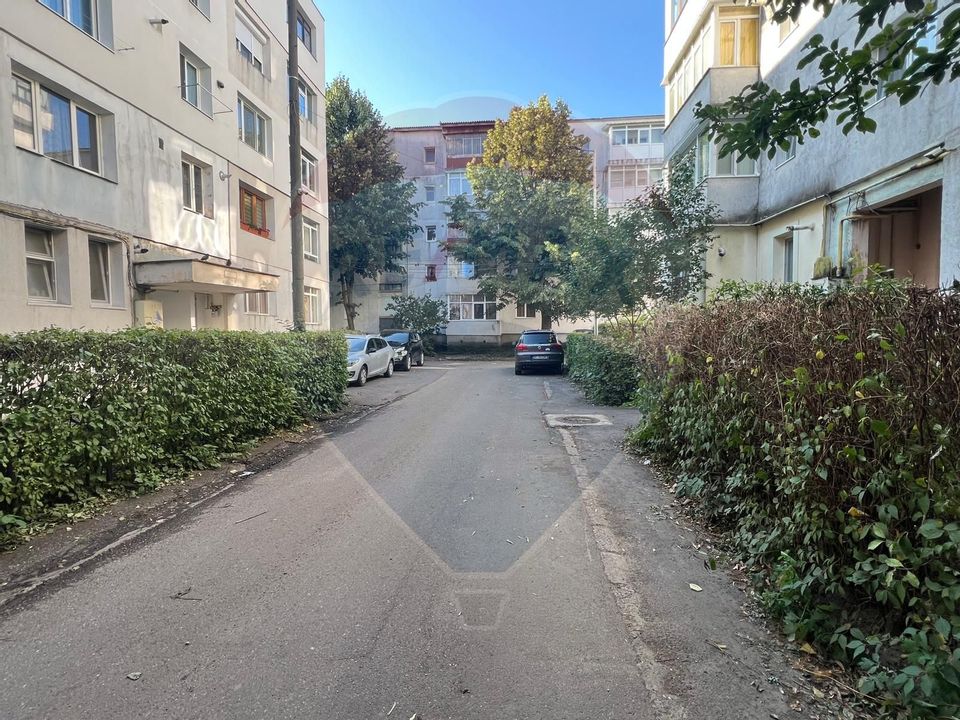 Apartament cu 2 camere decomandate de vânzare în zona Narcisa
