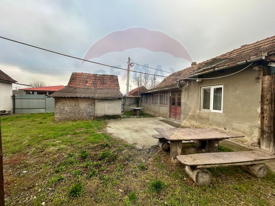 Casă de vanzare cu teren 680mp in Salonta