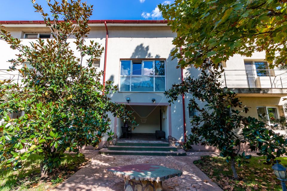 A House Like Home, beautiful courtyard 1950sqm, near the Green Quarter