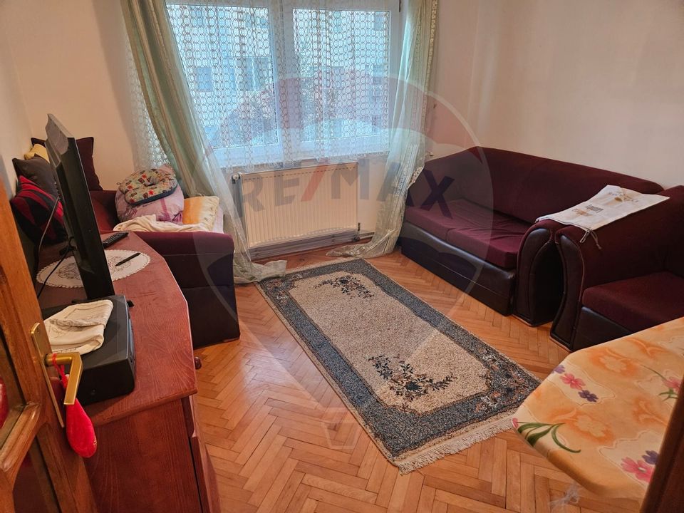 Apartament cu 3 camere de vânzare, str. Hortensiei