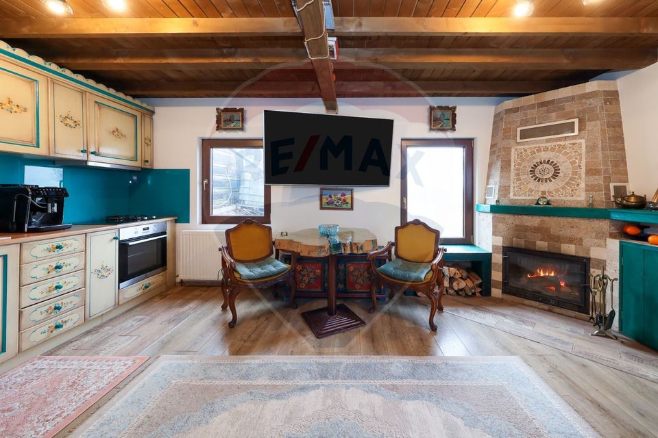 Ansamblu rezidențial cu casă principală și anexe, teren 1.487 mp