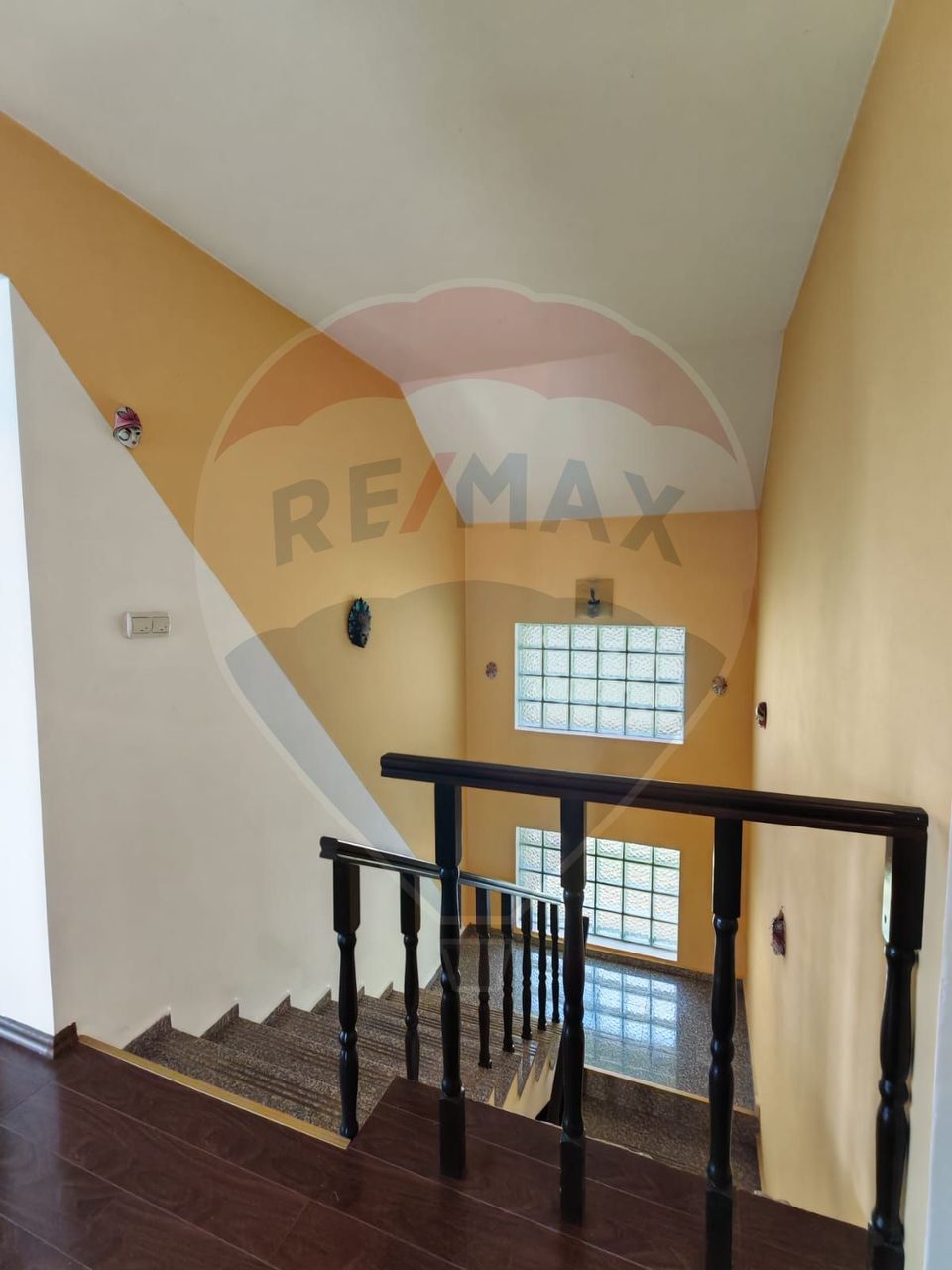 Casă / Vilă cu 5 camere de vânzare in Harman, Brasov