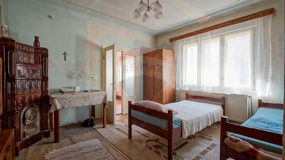 Comision 0 %! Casă cu 5 camere de vânzare în zona Turches!