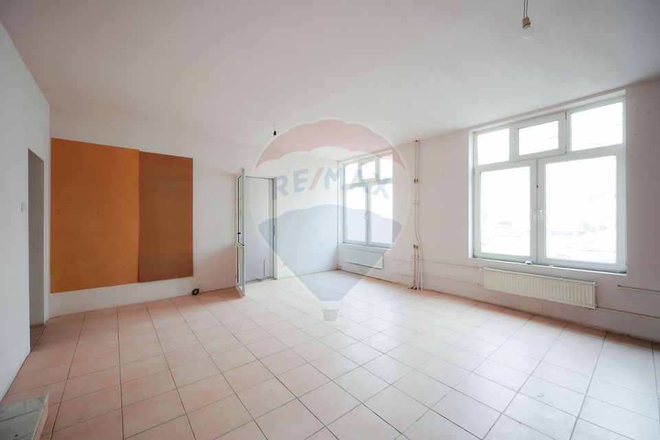 8 room House / Villa for sale, Iosia area