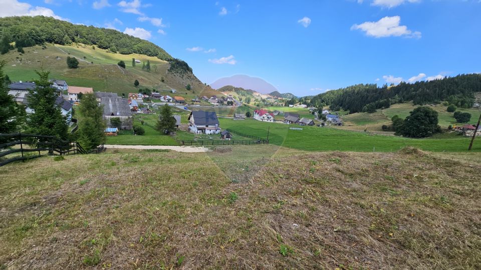 Teren la inaltime, 1034mp, Fundata- cea mai inalta localitate din tara