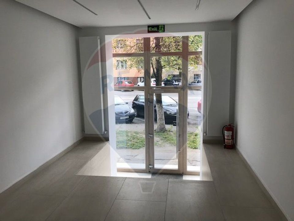 50sq.m Commercial Space for rent, Ultracentral area