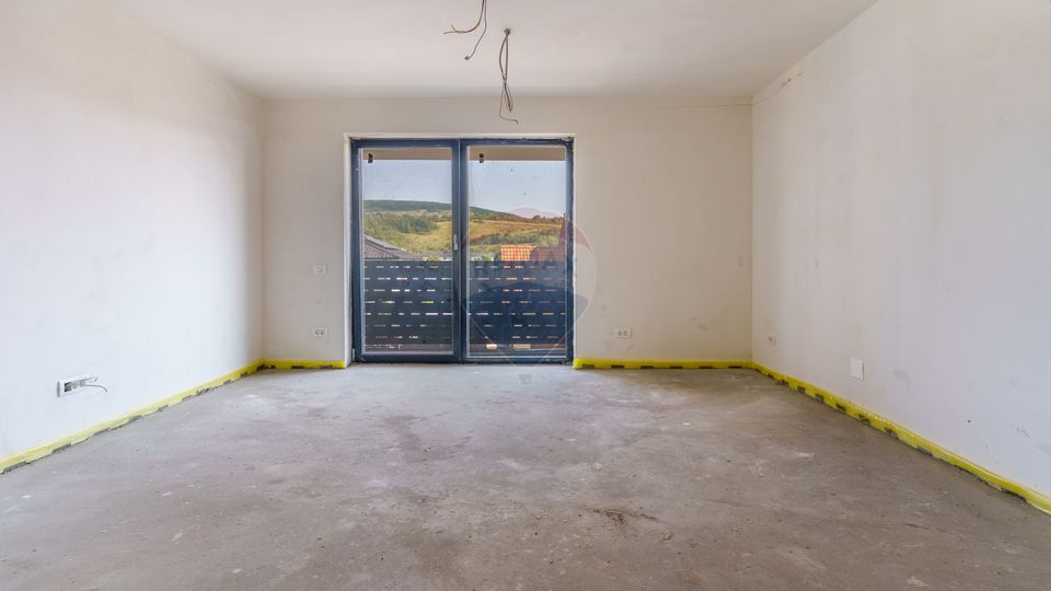 4 room Apartment for sale