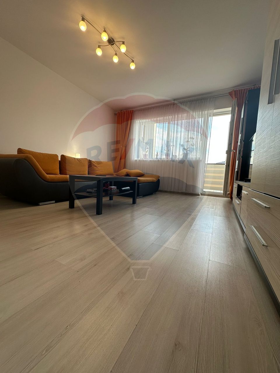 Apartament cu 3 camere de vânzare