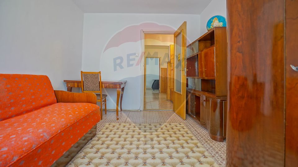 Apartament cu 4 camere de vânzare în zona Racadau