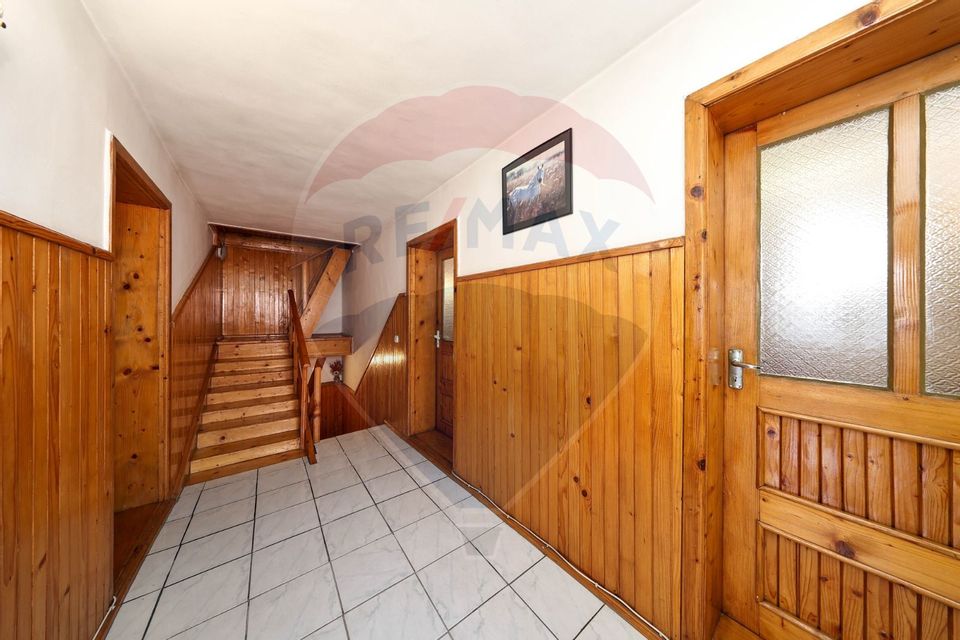 Vilă cu 4 camere de vânzare în zona Florilor