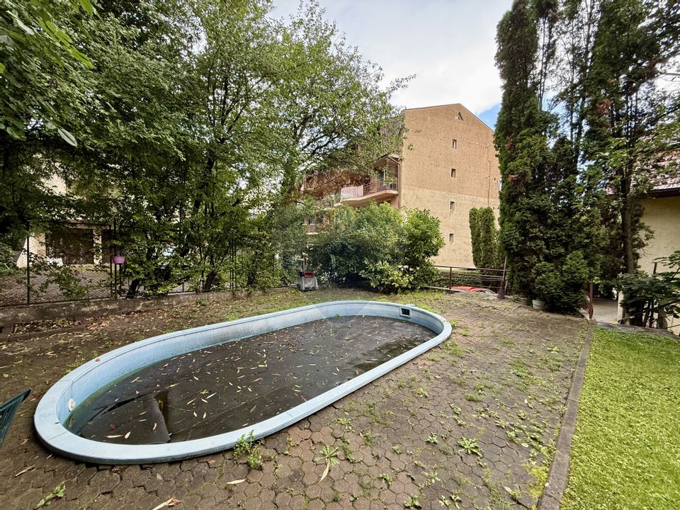 Apartament în vilă, Curte comună cu piscină – Andrei Mureșanu