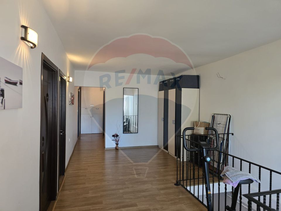 Casă / Vilă cu 5 camere de vânzare în zona George Enescu