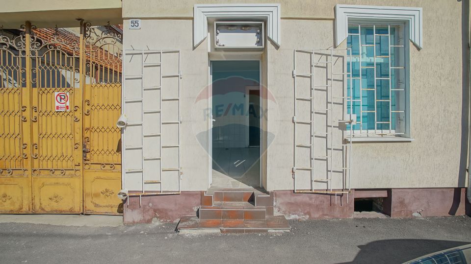 OFERTA VANDUTA - Corp de casă situat pe strada Bisericii Române 55