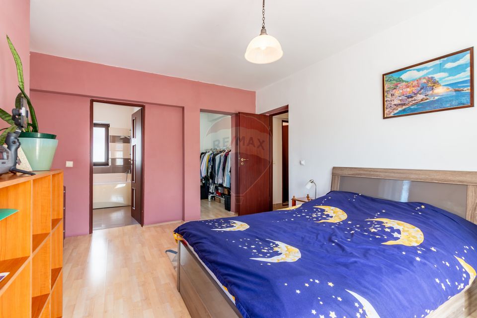 Villa for sale at the entrance to Mogosoaia, between two forests, lake