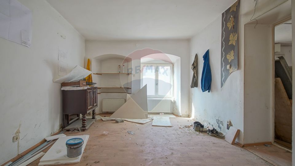 CASA CU POTENTIAL DE EXPLOATARE | DIVERSE ACTIVITATI | DE MIJLOC 50