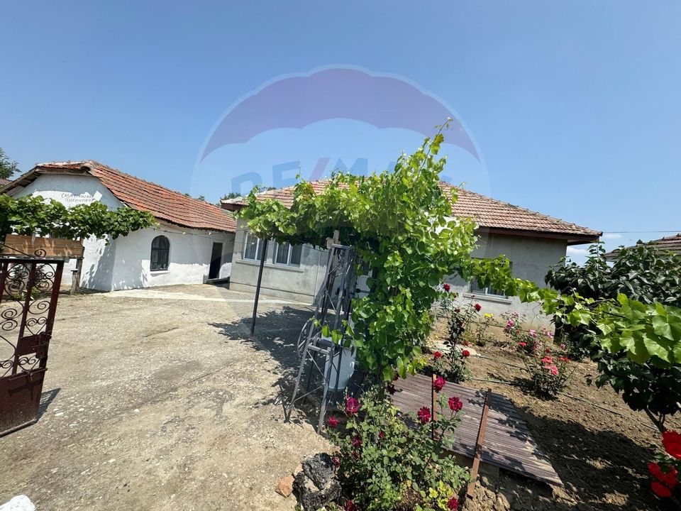 Casă 74 mp/ Predesti 1331 mp teren intravilan