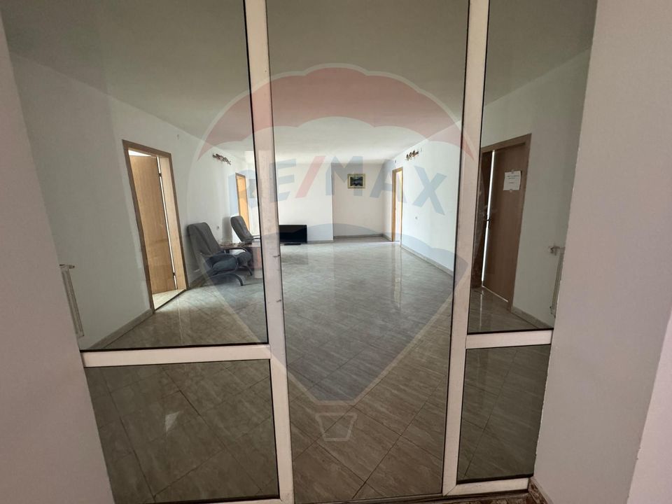 Spațiu comercial de 900mp de închiriat în zona Romanesti