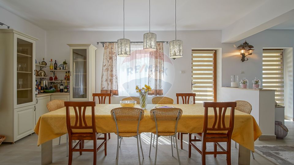 Vilă în zona Glăjărie, 10 camere, Sp + E + M, teren 2789 mp