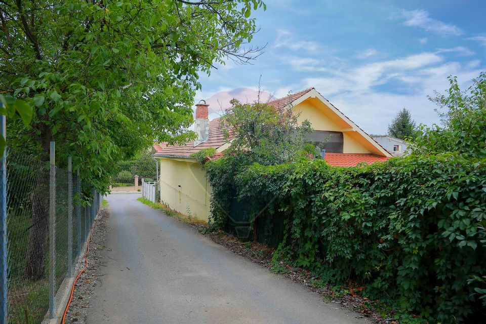 Casă de vânzare cu teren 517 mp, strada Izvorului, Oradea