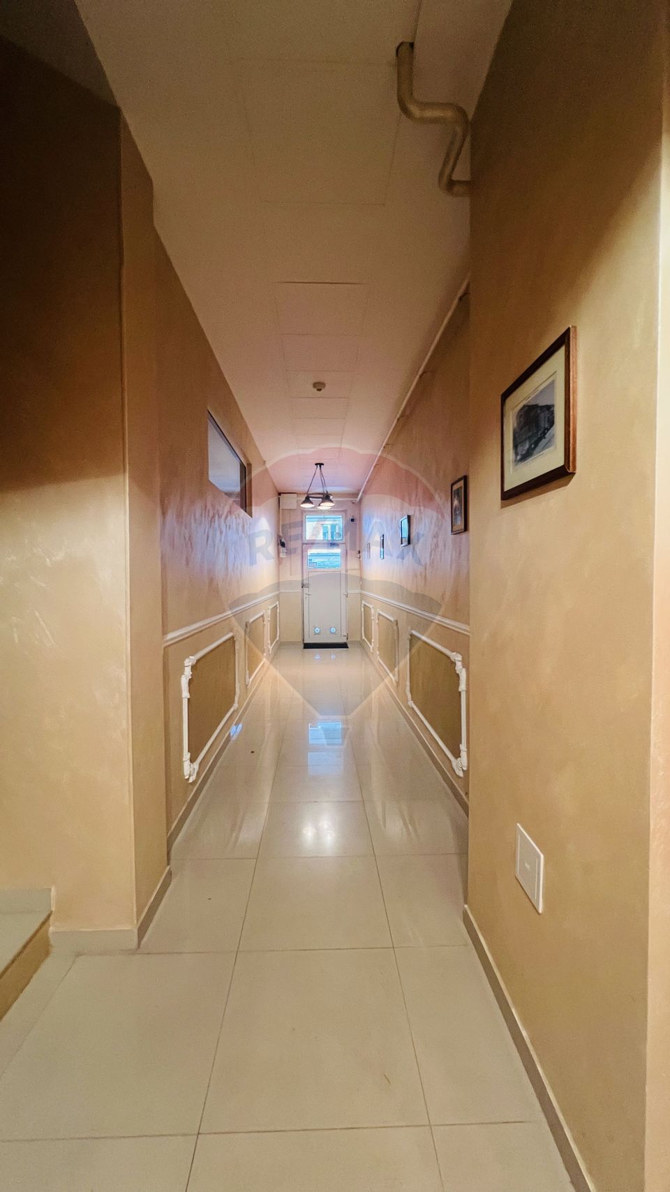 Apartament cu 3 camere de închiriat în zona ultracentralǎ