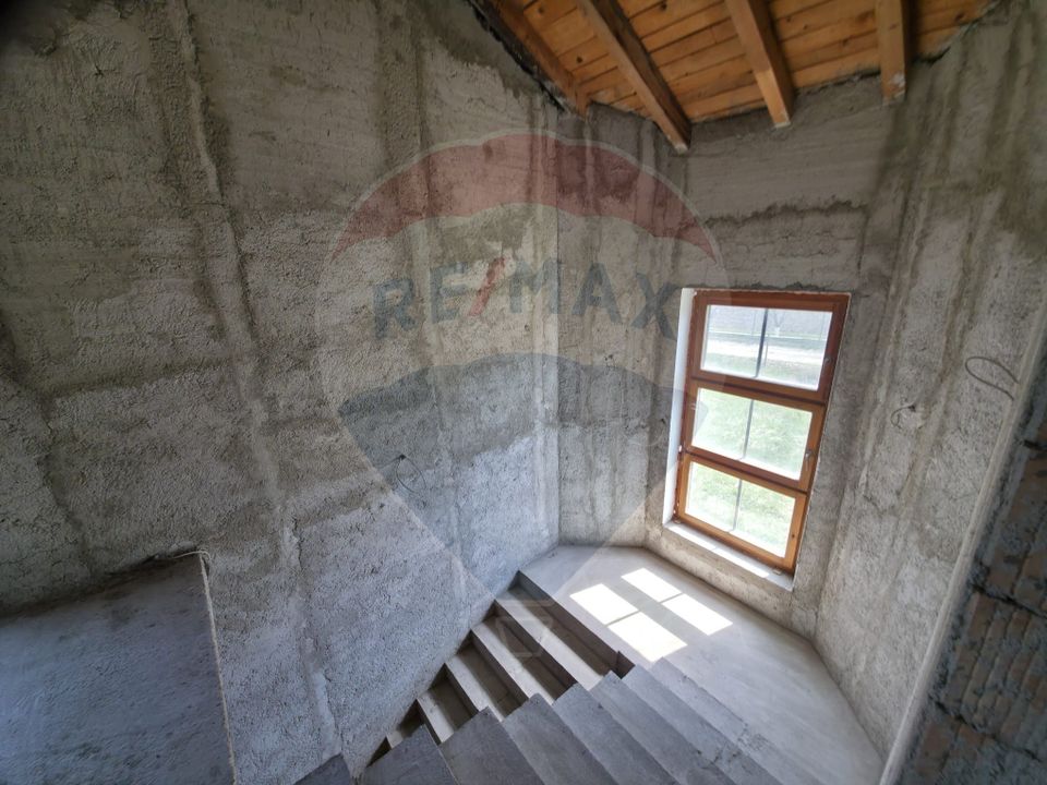 Teren intravilan + casă la roșu de vânzare – Vădurele, jud. Neamț