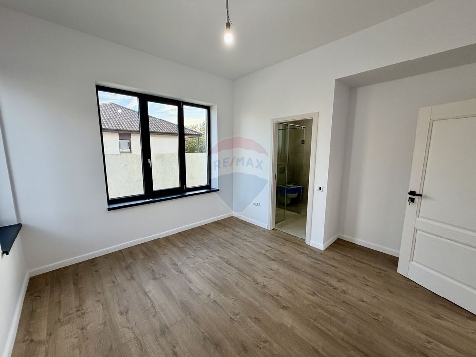 Casă / Vilă cu 4 camere de vânzare în zona Nord