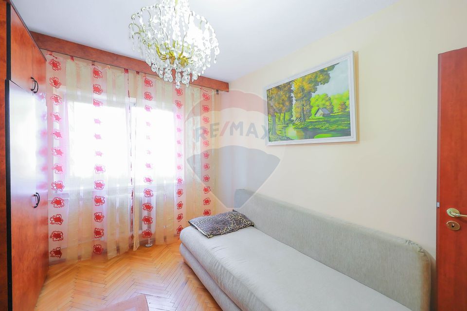 Apartament 3 Camere, Zonă Fără Trafic/Liniștită, Dragoș Vodă, Vânzare