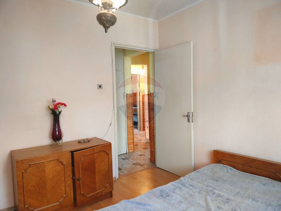 Apartament cu 3 camere de vânzare în zona Vitrometan