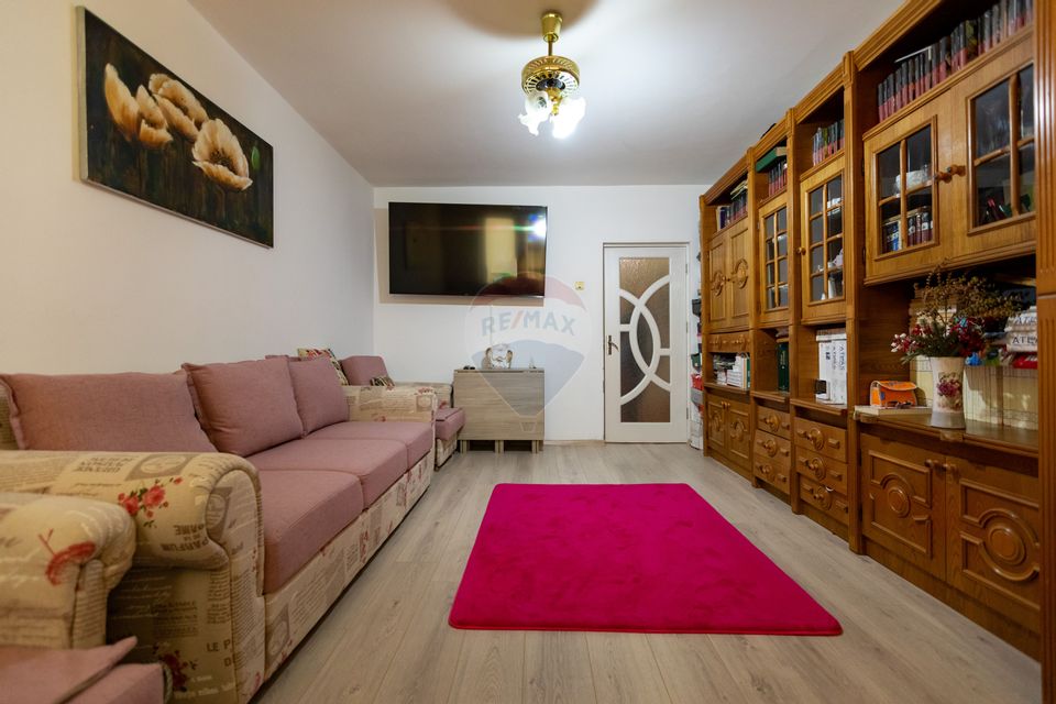 Apartament decomandat cu 2 camere de vânzare, str. Cornișa Bistriței