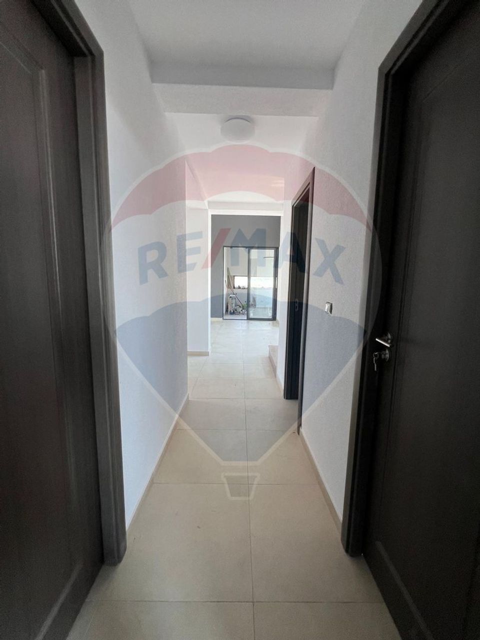 Casă / Vilă cu 5 camere de vânzare în zona Exterior Nord