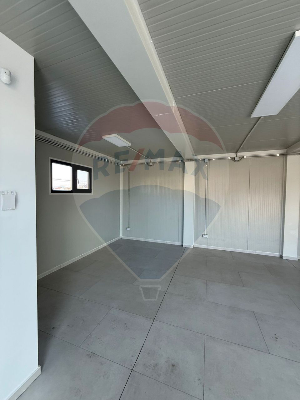 44sq.m Commercial Space for rent