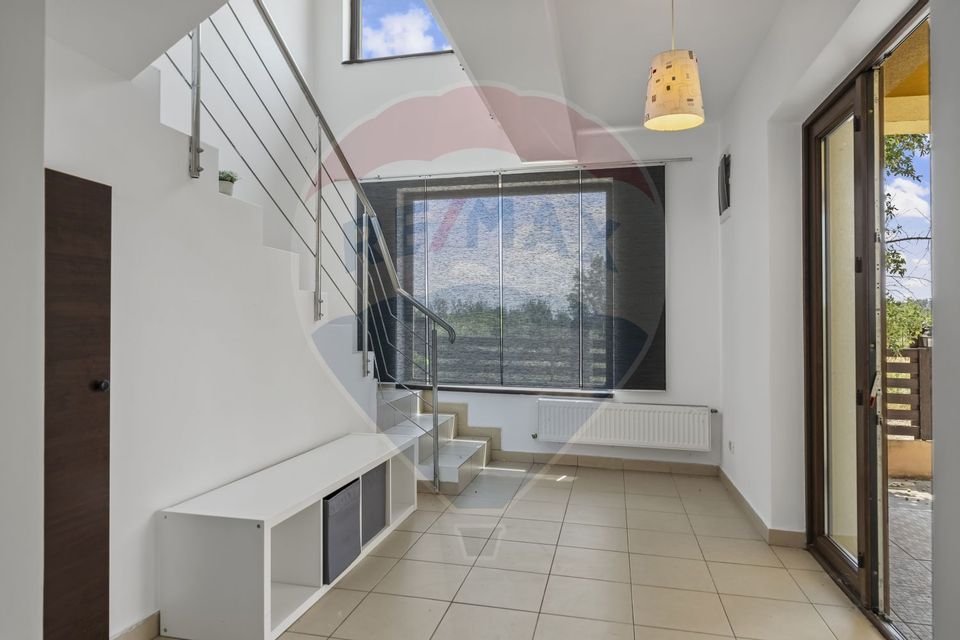 Casa luminoasa cu 7 camere si curte de 571 mp in zona de Nord, Gulia