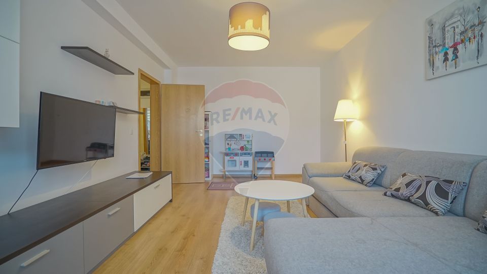 Apartament 2 camere cu parcare și grădină 30mp, zona Tractorul