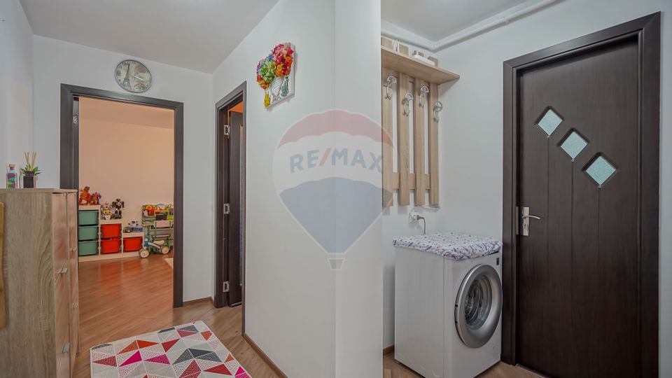 Apartament cu 2 camere de vânzare, renovat si mobilat, Tractorul