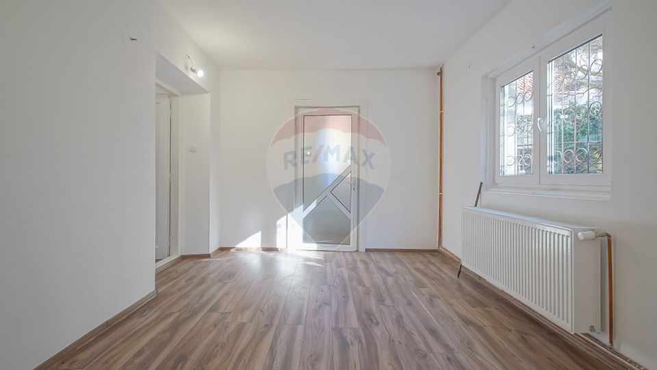 REZERVATA! Vilă individuală cu terasă, curte și două garaje