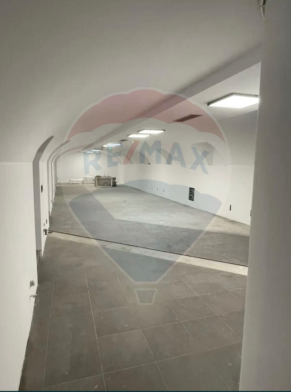 200sq.m Commercial Space for rent, Boul Rosu area