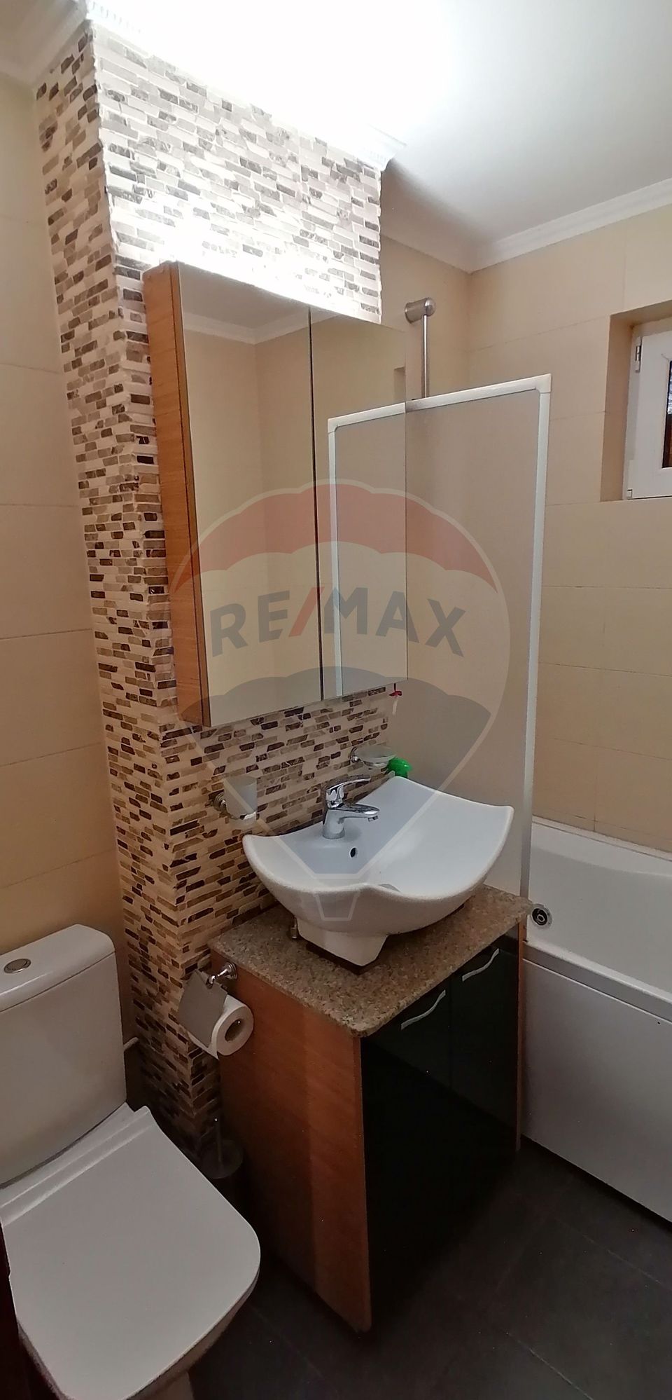 Apartament cu 3 camere de inchiriat in zona Manastur